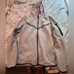 BRAND NEW!!! never worn grey Nike tech, perfect condition